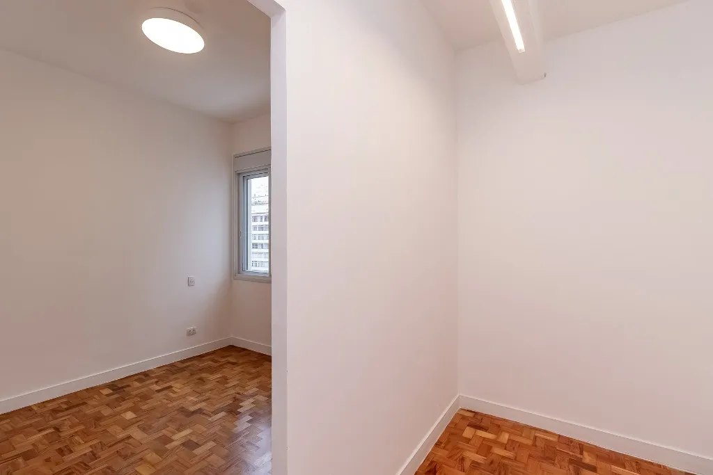 Imagem Apartamento à venda em Higienópolis, São Paulo-SP: 3 quartos, 2 suítes, 2 banheiros, 2 vagas, 230m² de área.