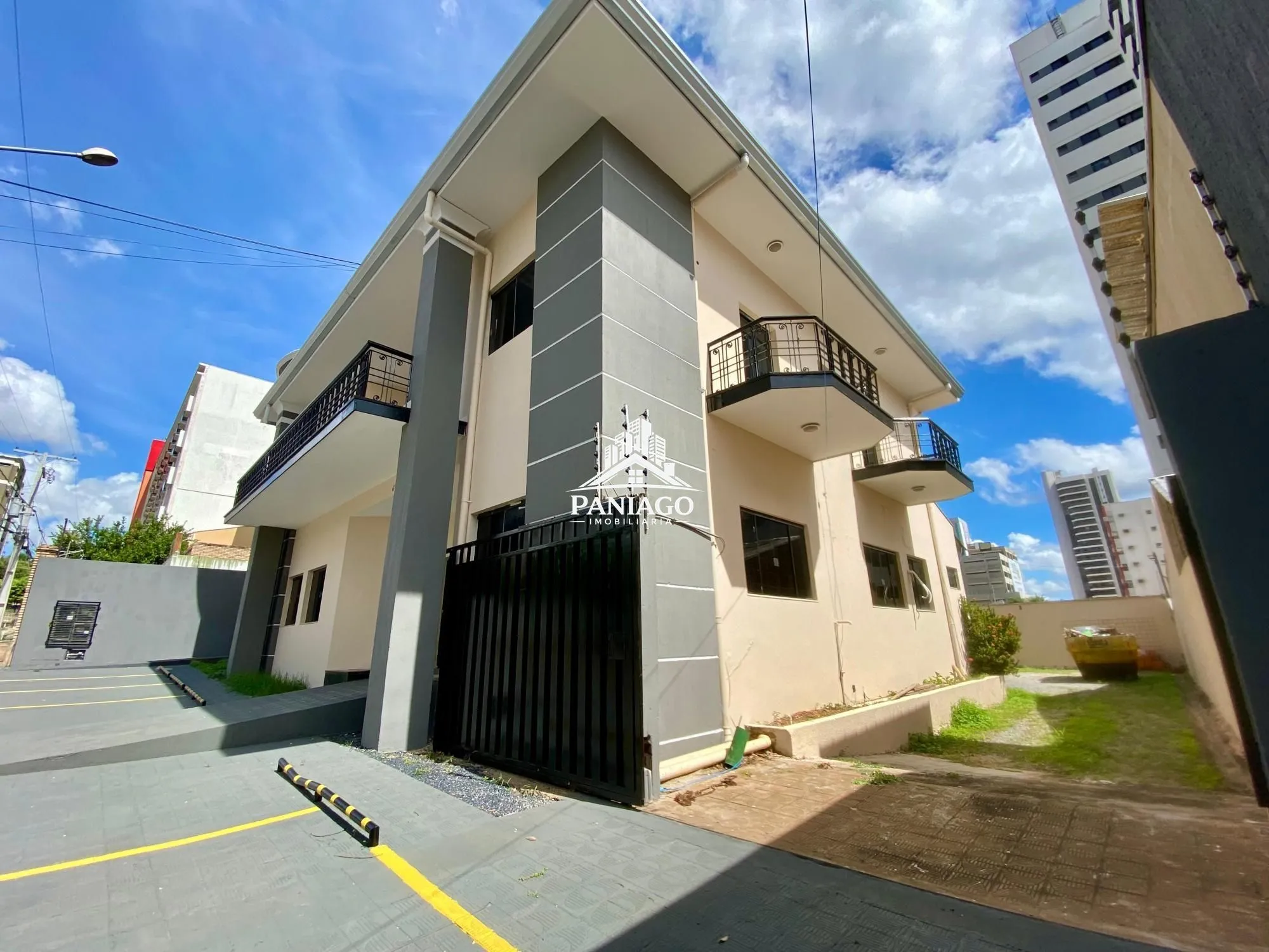 Imagem Casa comercial ampla, 19 salas, 8 banheiros, Bosque da Saúde, Cuiabá-MT
