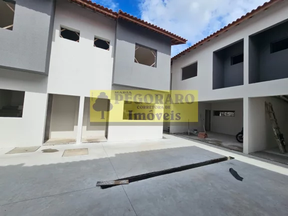Imagem Sobrado à venda em Caraguatatuba-SP: 2 quartos, 2 suítes, 3 banheiros, 75m² no bairro Cidade Jardim!