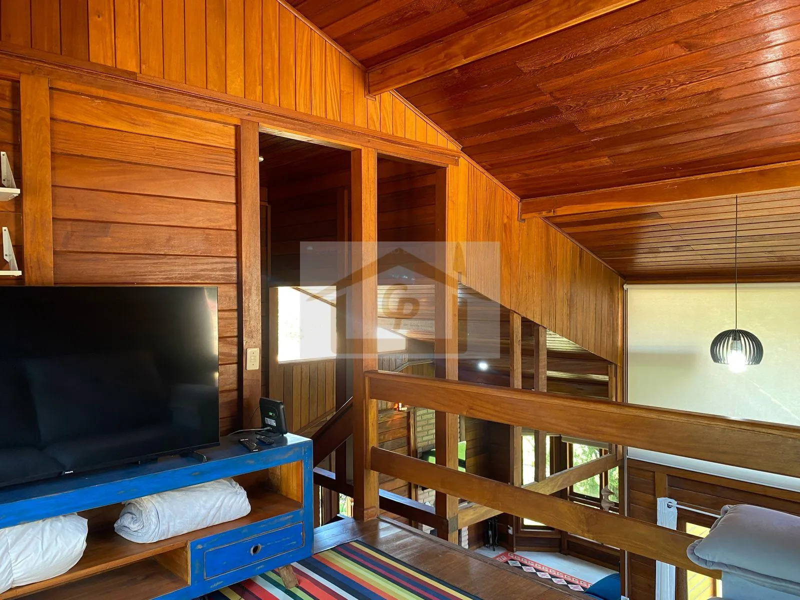 Imagem Casa mista com belo jardim 3 quartos sendo um suíte, 5 vagas. Rústico que encanta!