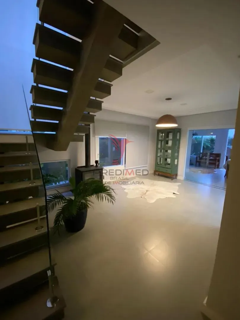 Imagem VIVER COM ELEGÂNCIA: CASA DE ALTO PADRÃO NO VEREDAS ALTOS DO LARANJAL
