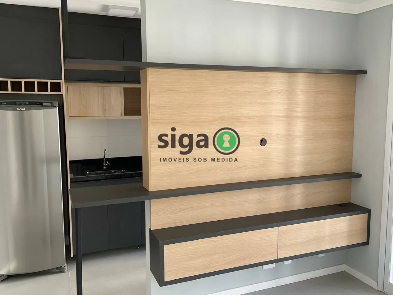 Imagem Apartamento mobiliado com uma vaga de garagem ao lado da linha lilás