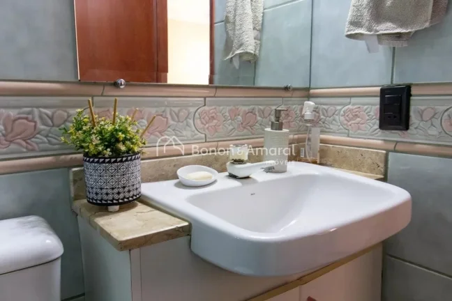 Imagem Localizado no charmoso bairro de Mansões Santo Antônio, este espaçoso apartamento de 80 metros qu...