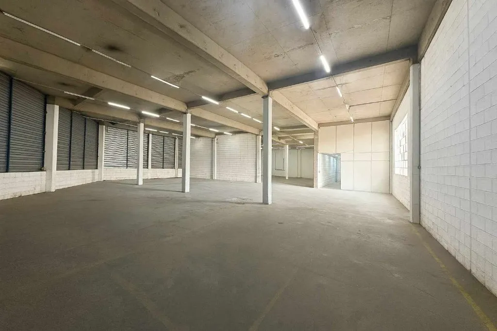 Imagem Aluga-se Galpão com Escritório e Pátio (1.400m²) ? Lapa, SP