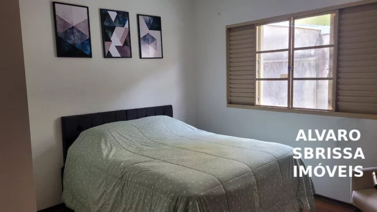 Imagem Linda casa com quatro dormitórios sendo uma suíte no Jardim Paraiso I em Itu SP