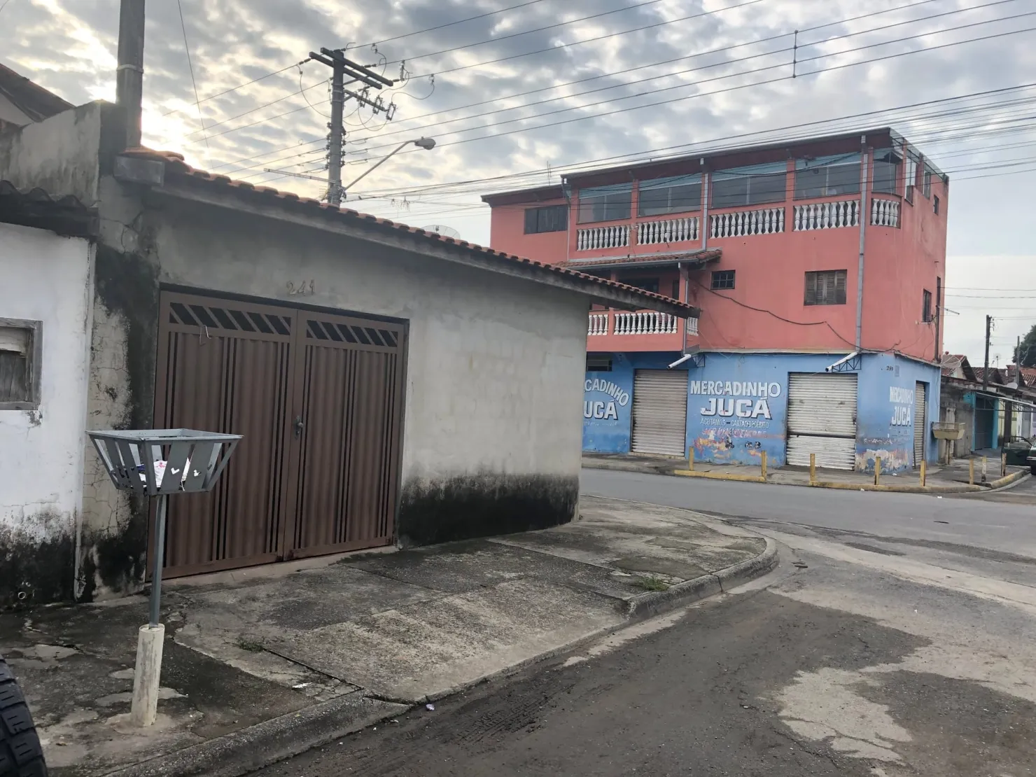 Imagem Casa à venda 2 Quartos, 2 Vagas, 200M², Castolira, Pindamonhangaba - SP