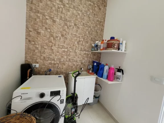 Imagem Imperdível: Casa em Condomínio à Venda em Vinhedo-SP, 3 Quartos, 1 Suíte, 3 Salas, 3 Banheiros, 5 Vagas e 253m²!
