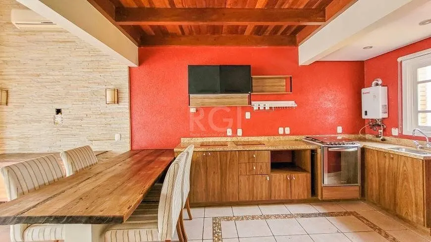 Imagem Apartamento 94m² - semi mobiliado, 2 dormitórios, 1 suíte, terraço e 2 vagas de garagem no Moinhos de Vento