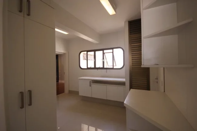 Imagem Cobertura À Venda no bairro Santa Cecília com 4 suítes, 2 salas, 3 banheiros, 4 vagas, 450m².