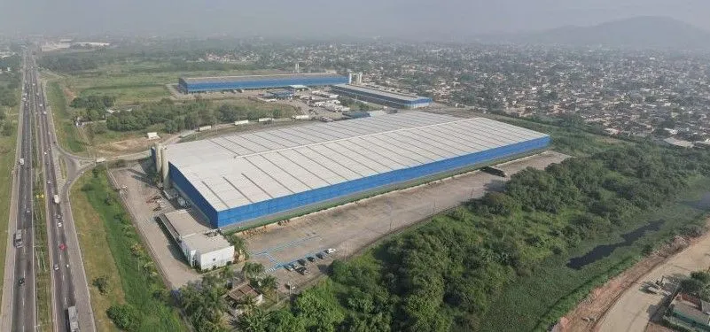 Imagem Galpão Industrial em Condomínio para Locação em Duque de Caxias-RJ, Bairro Parque Paulista: 2 Vagas de Garagem e 813,47 m² de Área