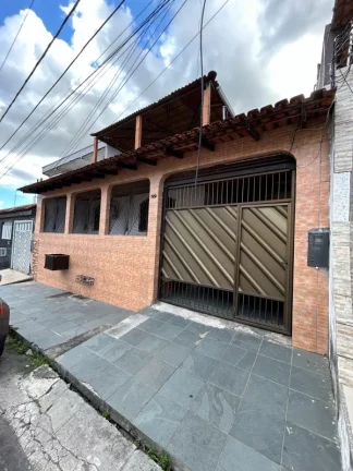 Imagem Casa ampla com 5 dormitórios sendo 3 suites , terraço , e 7 vagas de garagem, no conjunto Santos Dumont, na zona centro-oeste, pode ser financiada