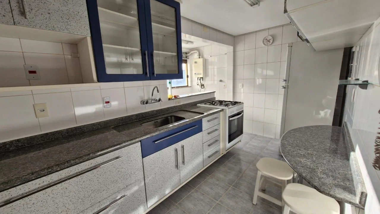 Imagem Apartamento no Menino Deus impecável, 2 dormitórios 1 suíte, 3 banheiros, 1 garagem