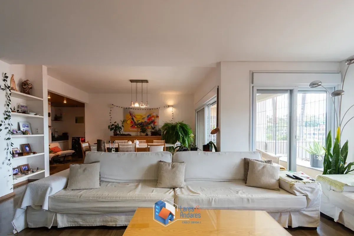 Imagem Casa para venda em Pacaembu com 4 quartos, sendo 3 suítes, 400m²