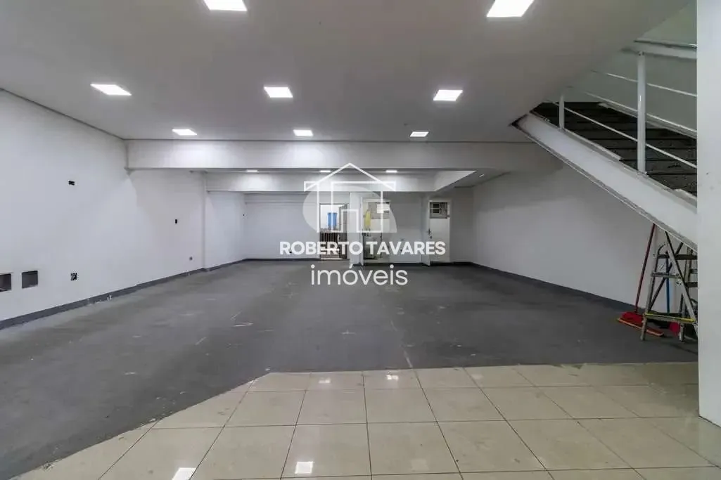 Imagem Prédio com 946,05 M² contendo terreno de 8,10 de largura x 44m de profundidade. Excelente localização, entre duas estações de metrô - Estação Marechal Deodoro e Santa Cecilia.