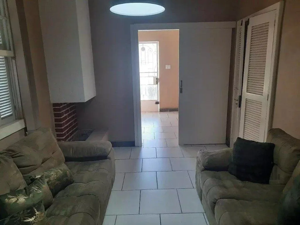 Imagem Casa de 3 dormitórios, no bairro Glória