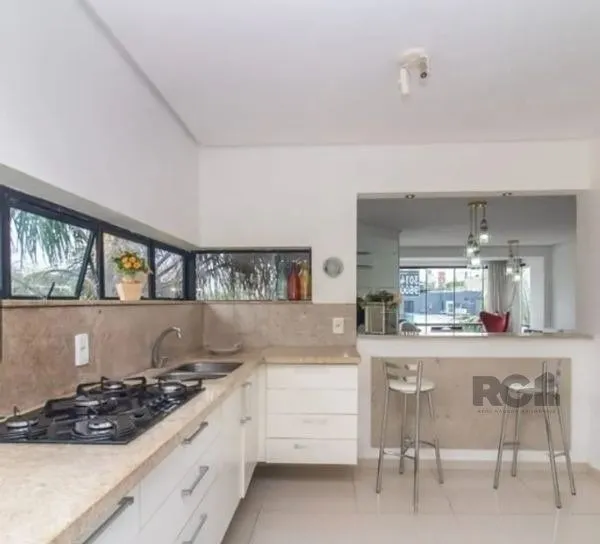 Imagem Cobertura no bairro Petrópolis de 2 dormitórios 2 vagas e piscina