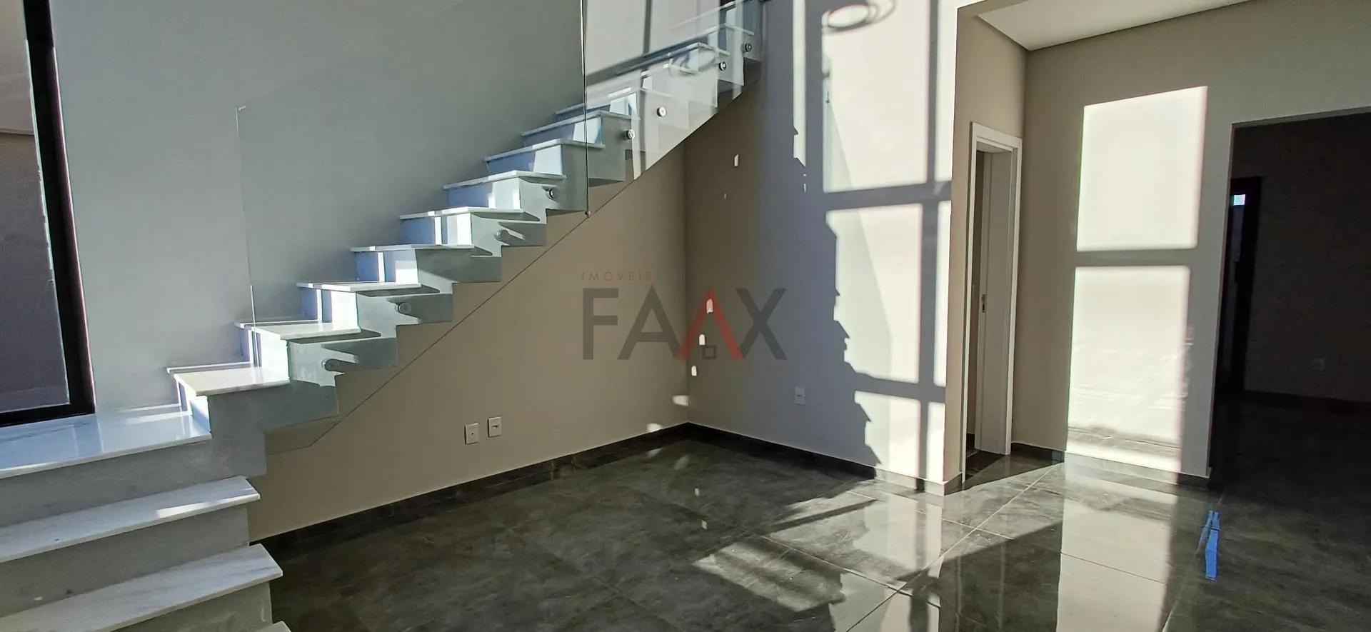 Imagem Sobrado á venda de 138m² no João Gelinski com 2 vagas em Guarapuava PR