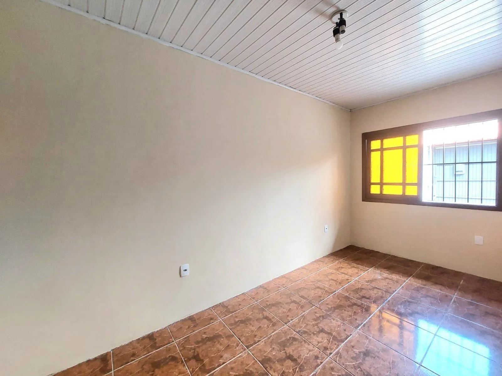 Imagem Casa mobiliada dois dormitórios e vaga no bairro Hipica.
