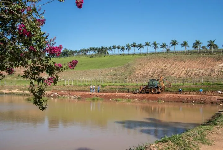 Imagem Terreno à Venda, 300 m² em Bom Retiro - Bragança Paulista