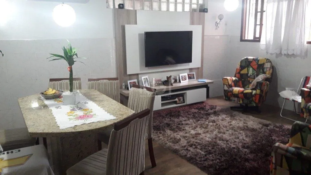 Imagem Casa para Venda - 228m², 3 dormitórios, 3 vagas - Teresópolis