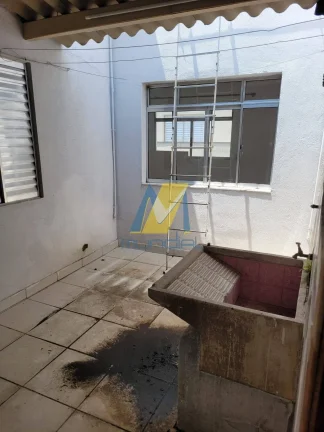 Imagem Casa Sobre Loja com 3 Dormitórios, Suíte e Área de Churrasqueira