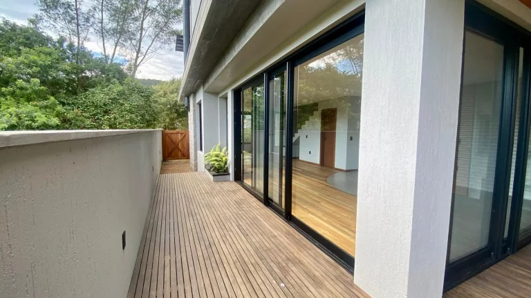 Imagem Espetacular Casa à Venda em Garopaba-SC, 3 Quartos, 3 Suítes, 150,27m² - Bairro Jardim Panorâmico