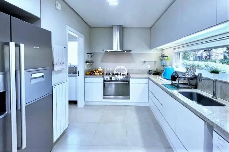 Imagem Vende-se Casa em Condominio com 3 suites a 5 minutos da Rua Coberta