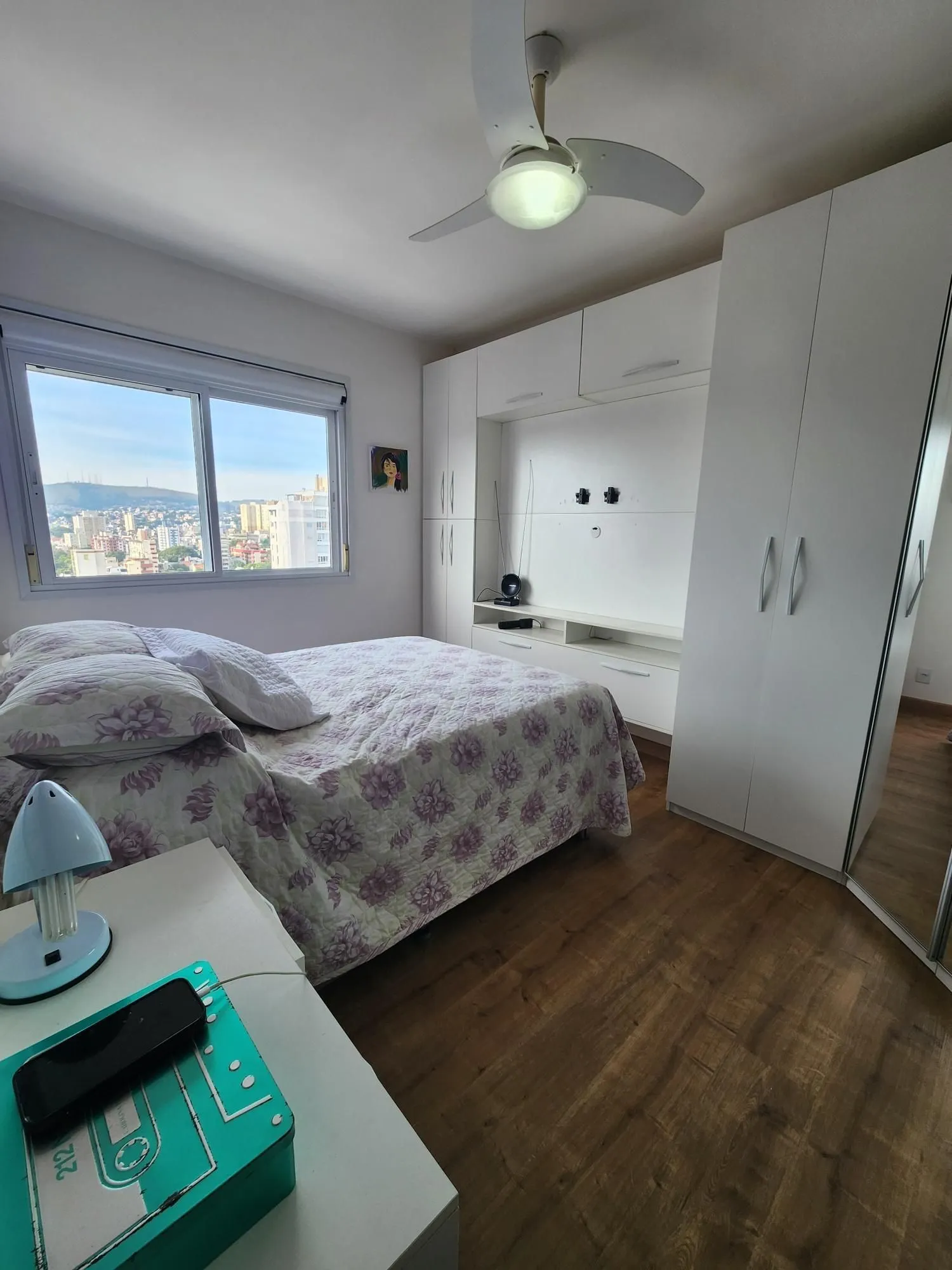 Imagem Apartamento de 2 quartos, suíte e 2 vagas garagem no bairro Santana Porto Alegre