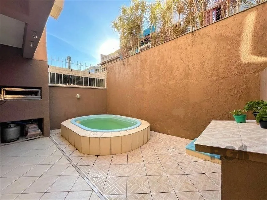 Imagem Excelente casa de 121m² com 3 dormitórios e 2 vagas.