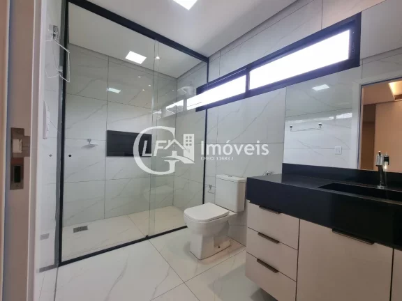 Imagem Impecável casa à venda em Campo Grande-MS, na Vila Jacy: 3 suítes, 2 salas, 4 banheiros, 5 vagas de garagem, 162,76 m² de área.