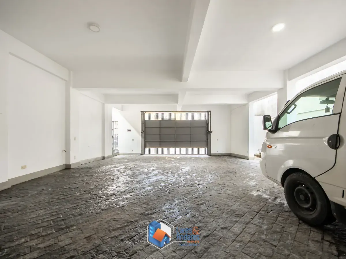 Imagem Sobrado para venda em Vila Marari com 4 quartos, sendo 2 suítes, 382m²