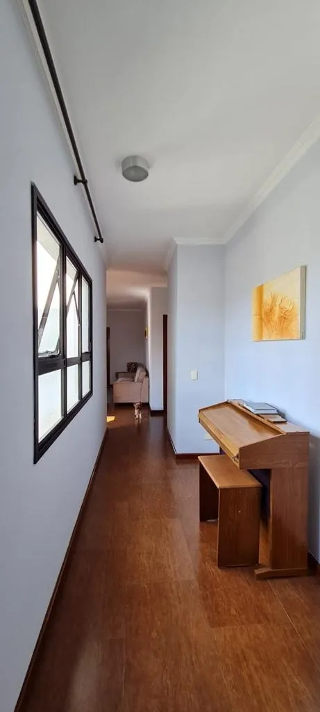 Imagem Casa Sobrado Mobiliada, com Salão Comercial de 70m² com estrutura para Restaurante/Pizzaria