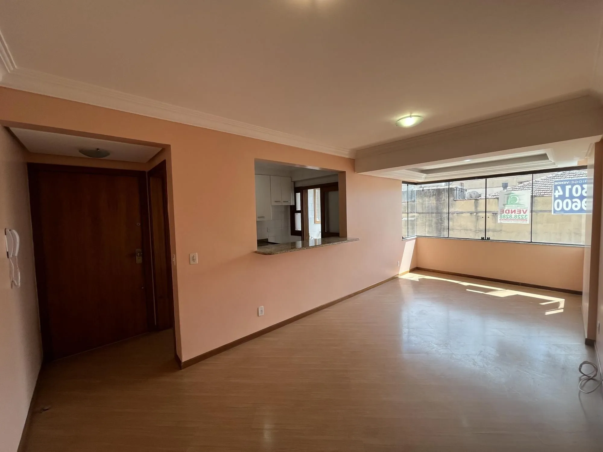 Imagem Apartamento de dois quartos, suíte e uma vaga de garagem no bairro Menino Deus