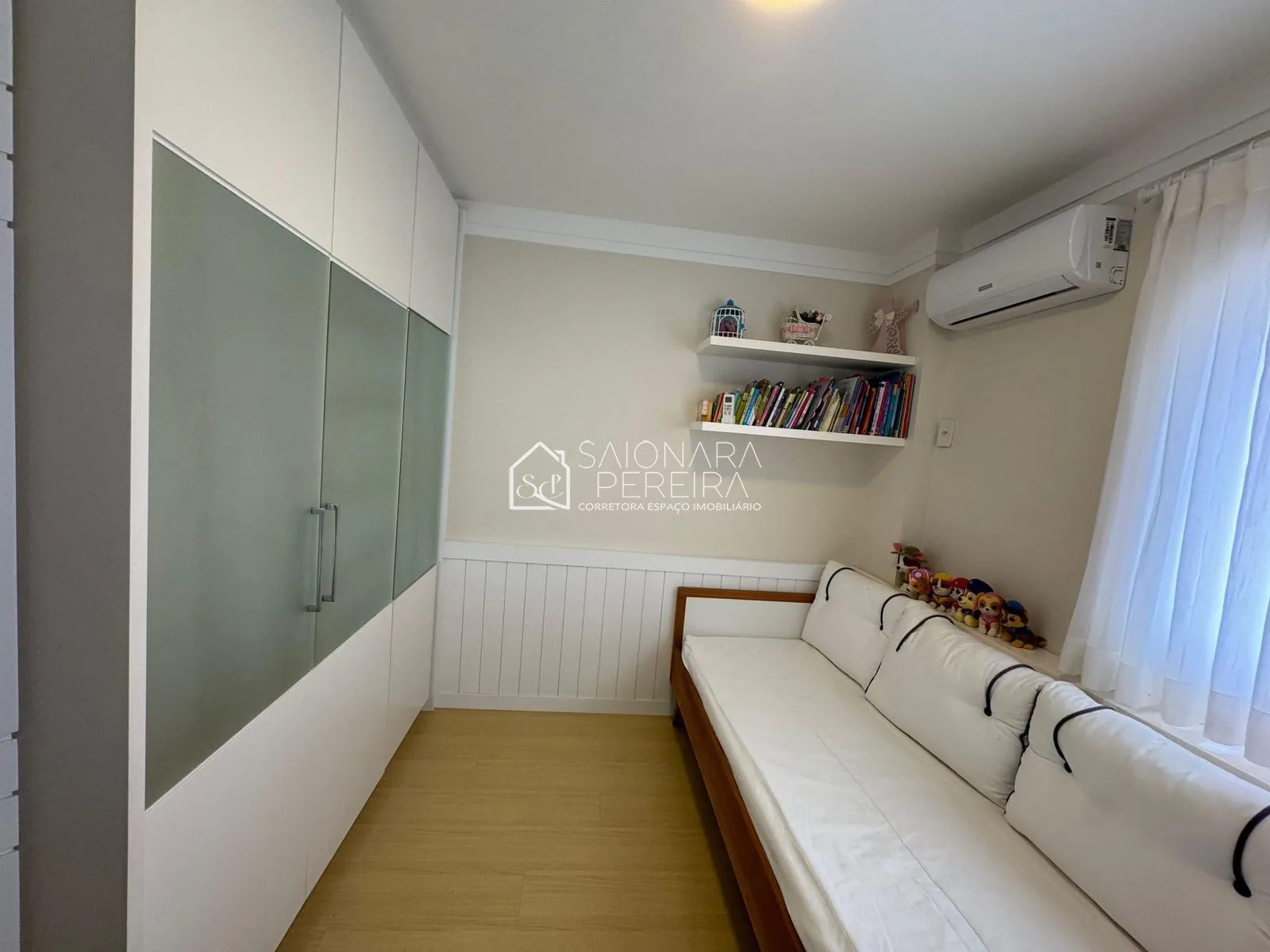 Imagem APARTAMENTO 4 DORMITÓRIOS SENDO 3 SUÍTES - CENTRO - FLORIANÓPOLIS