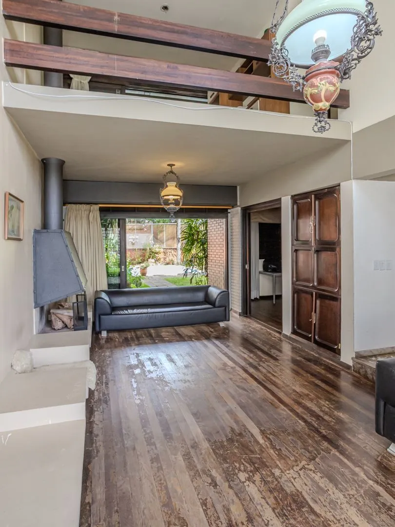 Imagem Casa sobrado no Menino Deus de 3 dormitórios e 3 vagas