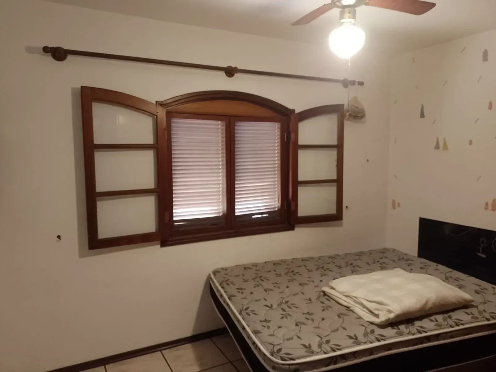 Imagem Casa com 2 Quartos à Venda, 2 m² em Santo Antônio - Jundiaí