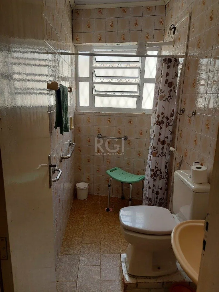 Imagem CASA COM CHURRASQUEIRA E GARAGEM PARA 2 CARROS