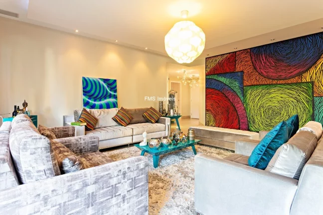 Imagem Apartamento para locação em Moema, com 2 suítes, 3 vagas de garagem.