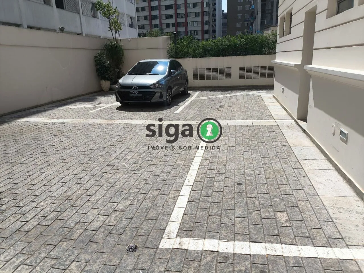 Imagem Flat à venda no Jardins com vaga , reformado e mobiliado .