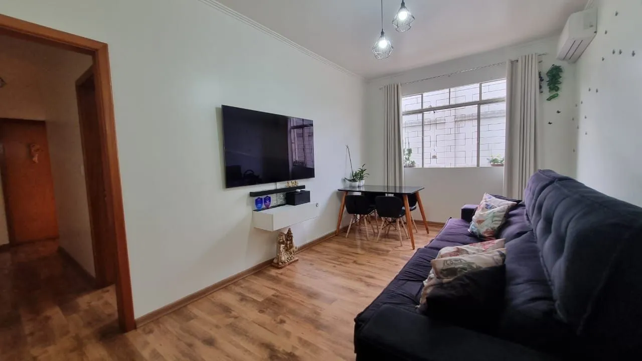 Imagem Aproveite o sol e a vista, apartamento para venda de frente com sacada, 2 dormitórios com 1 vaga no bairro Santana em Porto Alegre/RS.