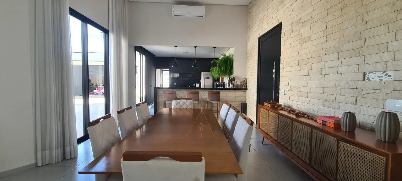 Imagem Imperdível! Casa à venda em Salto-SP, Condomínio Terras de Mont Serrat. 4 quartos, 2 suíte, 2 salas, 6 banheiros, 6 vagas de garagem, 335m².