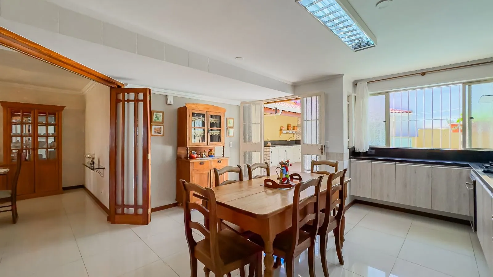 Imagem Casa à venda em Porto Alegre, Chácara das Pedras, com 3 quartos, 261m2