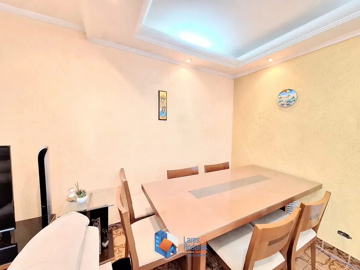Imagem Sobrado para venda em Jardim Cecy com 2 quartos, 210m²
