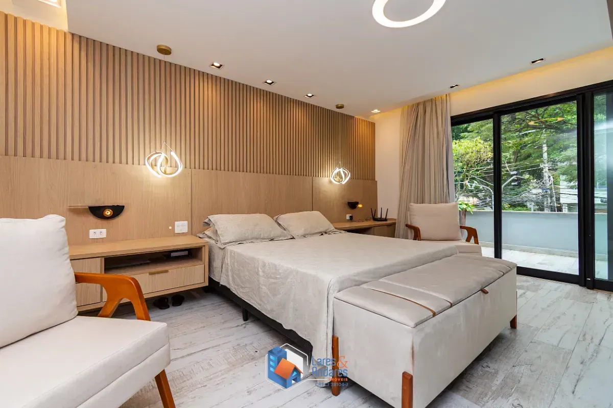 Imagem Casa para venda em Campo Belo com 3 quartos, sendo 3 suítes, 345m²