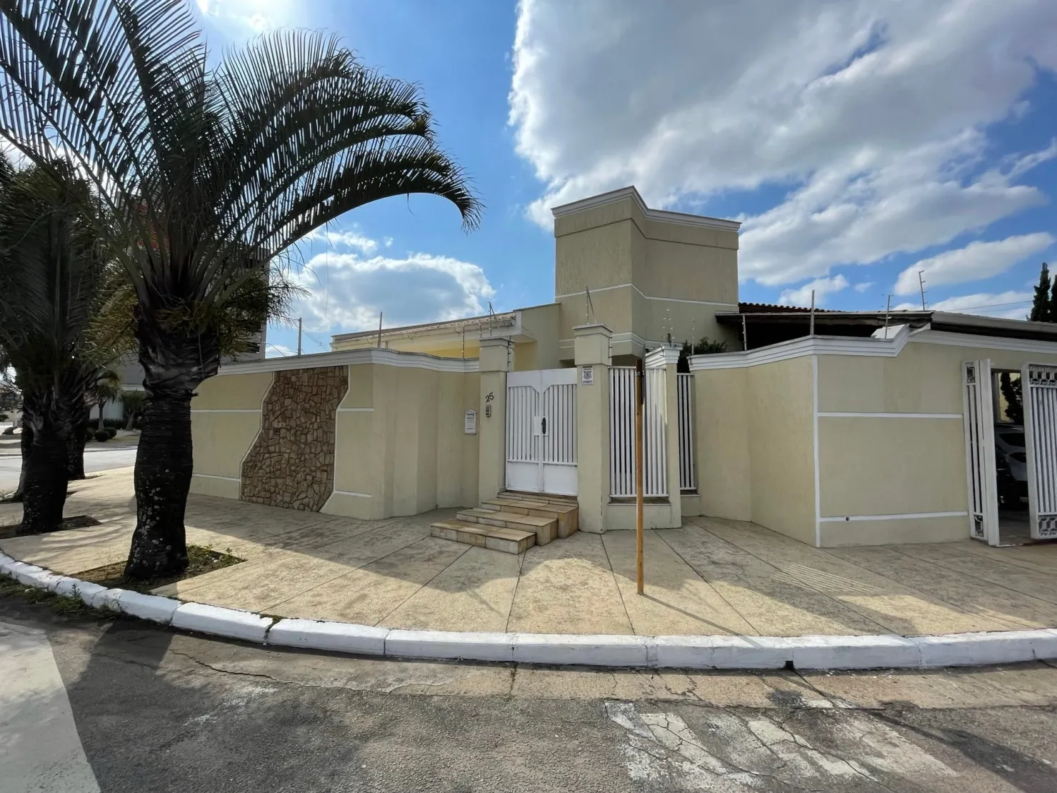 Foto do imóvel Casa à venda 3 Quartos, 1 Suite, 2 Vagas, 400M², Bel Recanto, Taubaté - SP