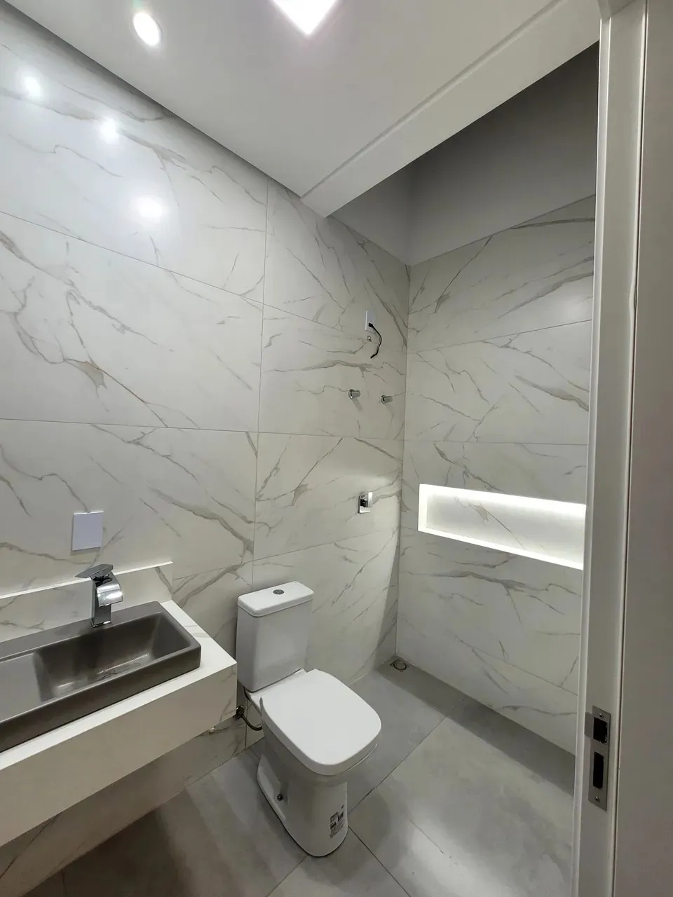Imagem Casa em Condomínio de Luxo com 3 Suítes em Cajuru do Sul, Sorocaba-SP: 122m², 3 Quartos, 1 Sala e 2 Vagas de Garagem!