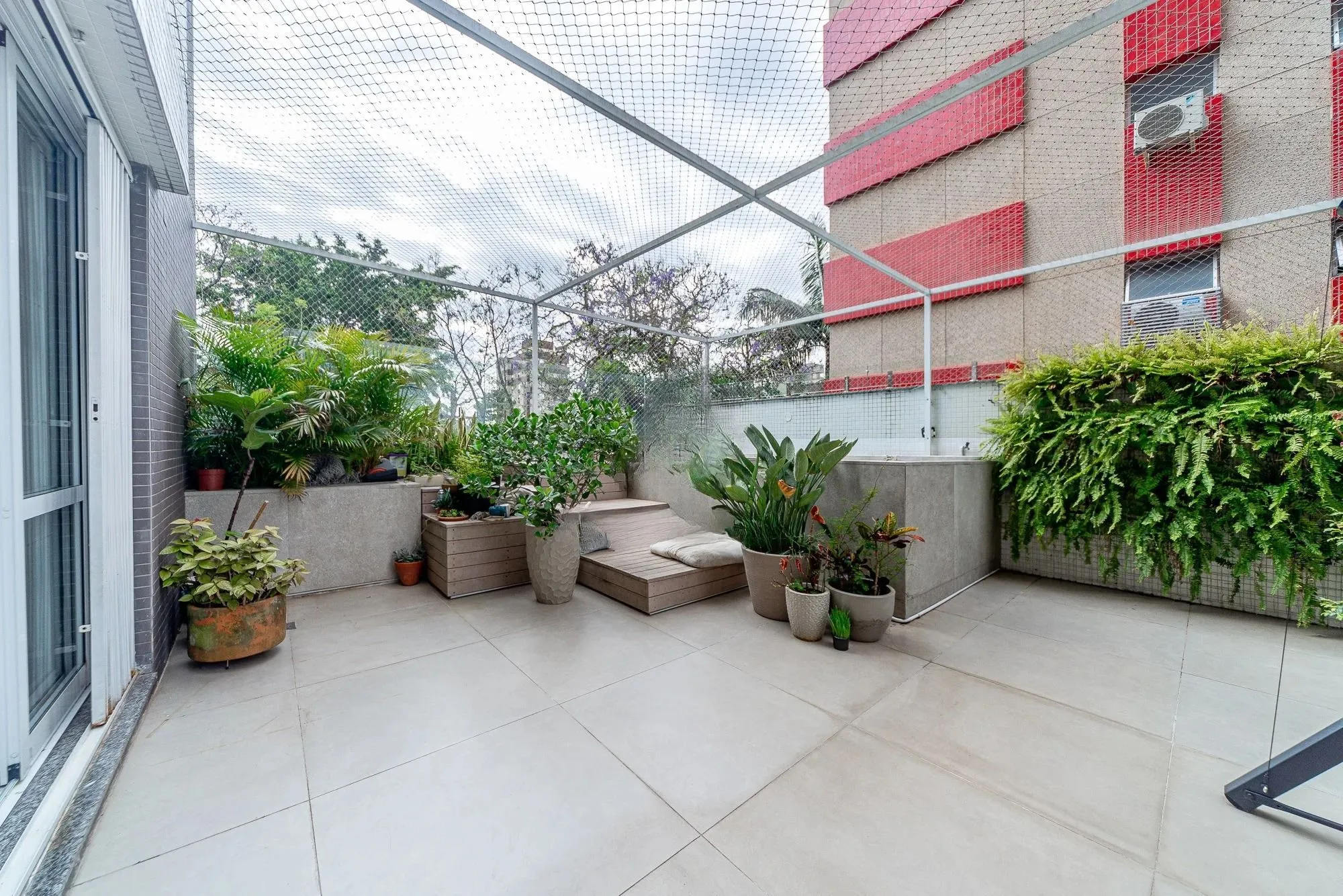 Imagem Apartamento Garden com 136m² e 3 dormitórios, 1 suíte, 2 vagas