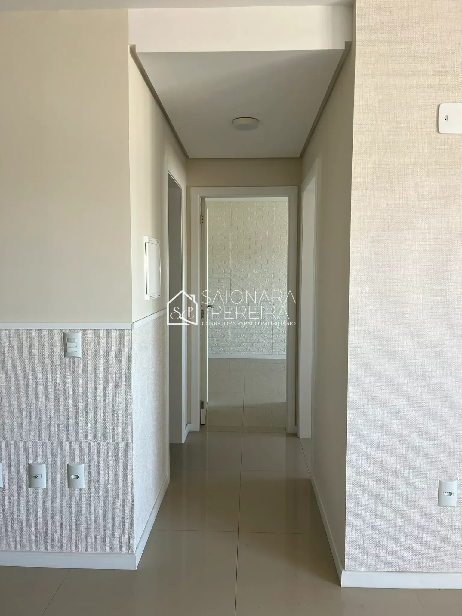 Imagem Apartamento com 2 dormitórios e suíte à venda no bairro Campinas, São José - SC