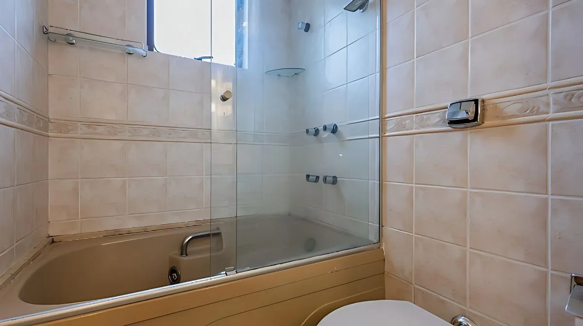 Imagem Vende-se apartamento com 2 quartos( 1 suíte), 96m², sacada e 2 vagas - Mont Serrat
