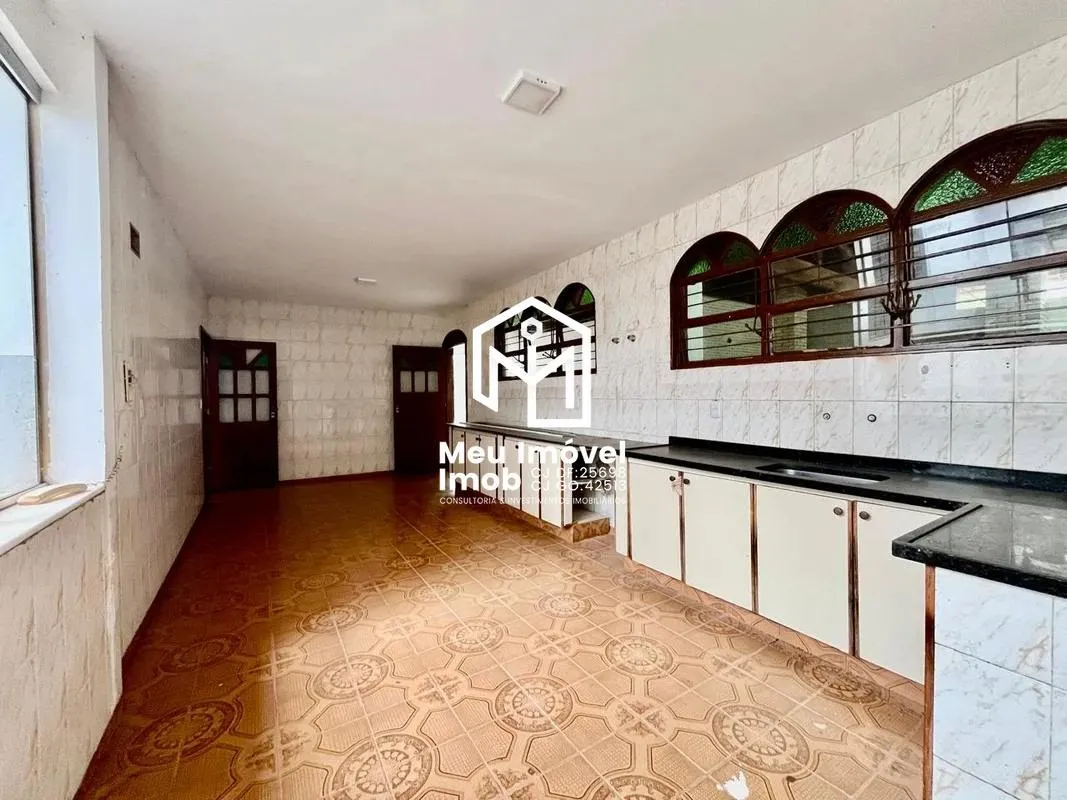 Imagem Casa 4 Quartos 2 Suítes 20 Vagas 3.718m²